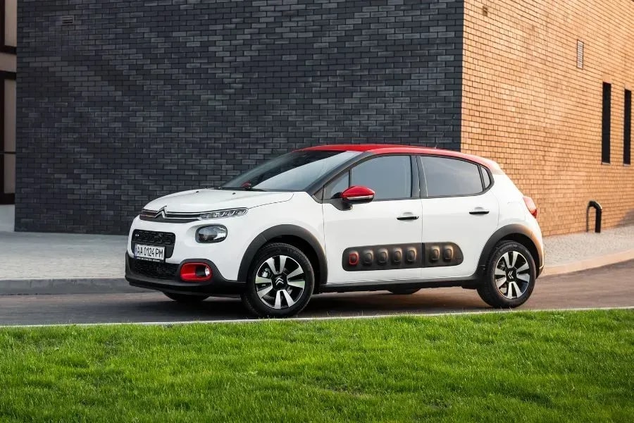 Mit Mietwagen Citroën Thessaloniki entdecken und an der Uferpromenade entlangfahren